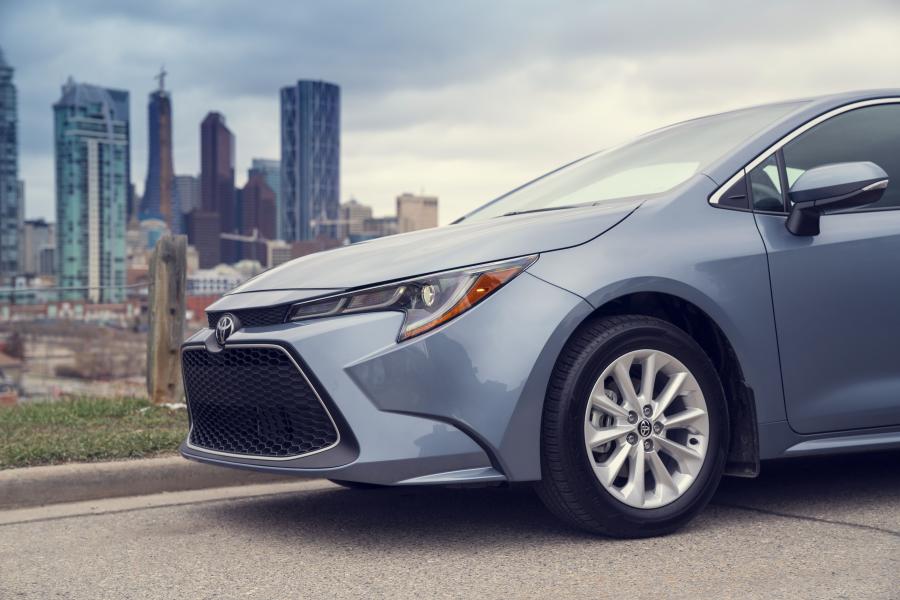Детали экстерьера Toyota Corolla XLE Sedan 2019 года  (NA) (фото 22 из 40)